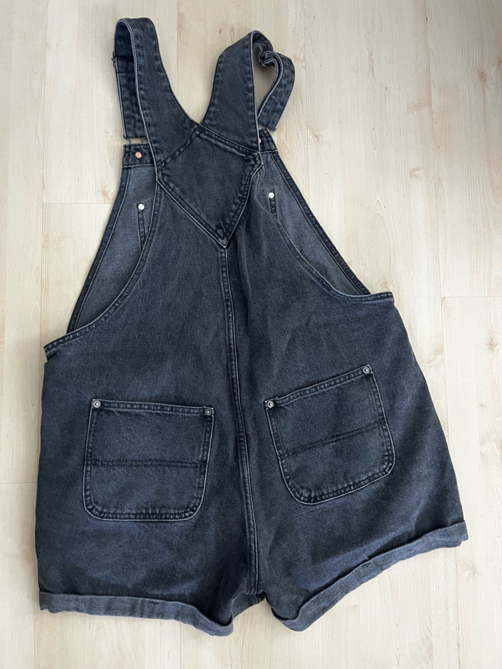 Old Navy Black Washed Denim Short Overalls Size L - Picture 2 of 3